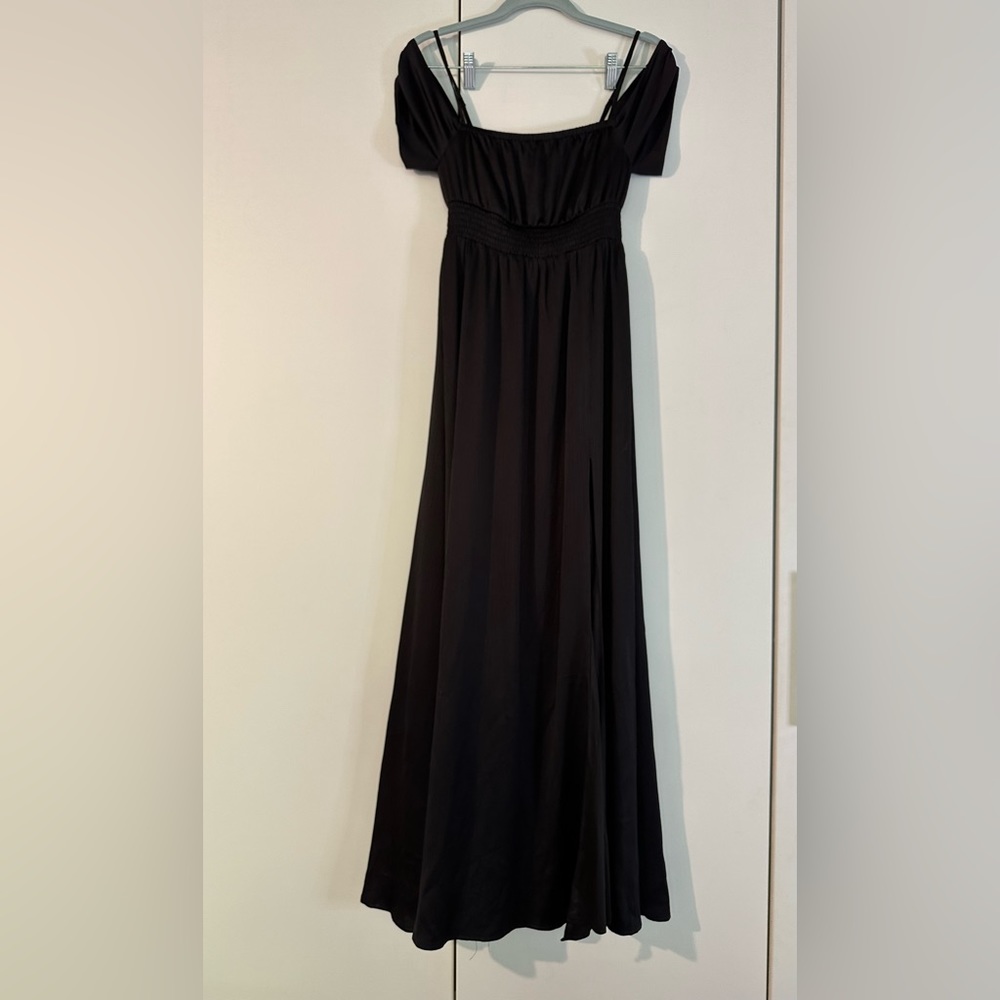 Pamela x NA-KD Reborn - Black Maxi Dress. Size S